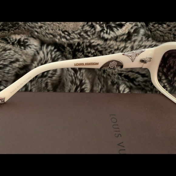 Louis Vuitton Sunglasses- Iris Mask Ivory - Picture 5 of 5